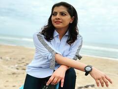 Actress Varalakshmi Sarathkumar pics | வாராயோ வாராயோ காதல் கொள்ள - வரலட்சுமி கூல் பிக்ஸ்