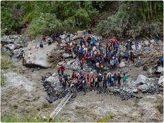 भारी बारिश के चलते हिमाचल में टूटा पहाड़, कहीं बादल फटने तो कहीं जमीन धंसने से फंसे लोग, देखें- तस्वीरें