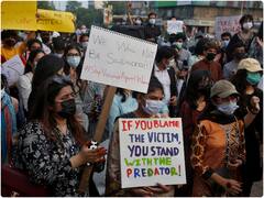 पाकिस्तान में महिलाओं के खिलाफ बढ़ते हमलों पर उठ रही आवाज, मानवाधिकार समूहों ने चेताया