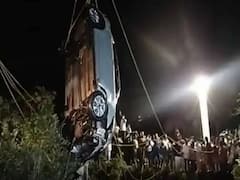 Karimnagar Accident: ఎట్టకేలకు కారు బయటికి.. వెంటనే కుప్పకూలిన రెస్క్యూ ఆఫీసర్, అది చూసి స్థానికుల కంటతడి