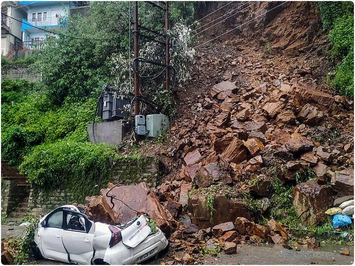 हिमाचल प्रदेश के लाहौल -स्पीति में बादल फटने और भारी बारिश के बाद जिला प्रशासन ने बताया कि पट्टन घाटी में 204 लोग फंसे थे जिनमें से 60 को पुलिस और अग्निशमन विभाग के अधिकारियों ने सकुशल बचाकर निकाला. इससे पहले राज्य आपदा प्रबंधन के निदेशक सुदेश कुमार मोखटा ने बताया था कि 175 लोग फंसे हैं जिनमें 60 महिलाएं एवं 16 बच्चे हैं. जिले के एक प्रवक्ता ने बताया कि उपायुक्त नीरज कुमार ने उन्हें वहां से निकालने के लिए राज्य सरकार से हेलीकॉप्टर का सहयोग मांगा है.