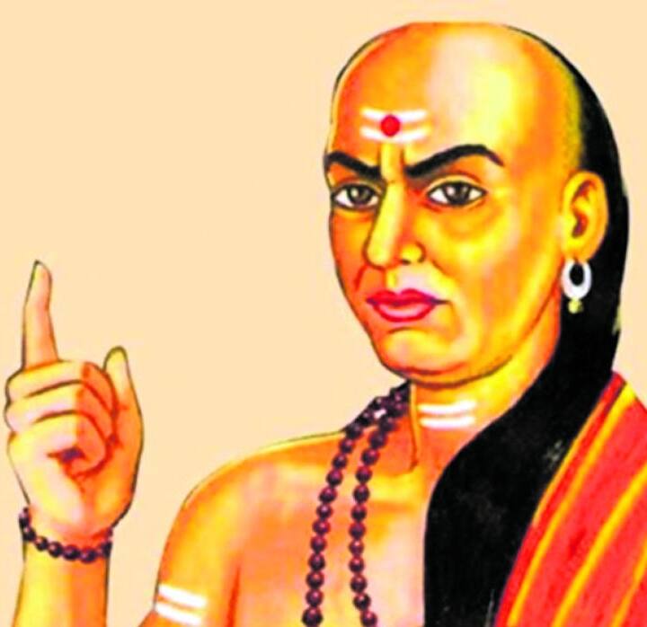 Chanakya Niti: Its not wrong to go At a crossroads, but dont forget these things Chanakya Neethi: శత్రువు ఎంత బలహీనంగా ఉంటే... విజయం అంత కష్టమవుతుంది...చాణక్యుడు చెప్పే కేటగిరిలో మీరు ఎక్కడ ఉన్నారు