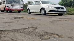 Solapur-Barshi राज्य मार्गावर खड्ड्यांचं साम्राज्य, वर्षभरापासून मार्गावर काम सुरु