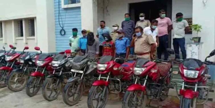Malda motorcycle snatching gang busted 2 arrested Malda: বাইক চোর সন্দেহে গ্রেফতার ২, উদ্ধার ১১টি চোরাই মোটরসাইকেল