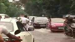 Heavy Rain Effect: নদী নয়, রাস্তা! হসপিটাল রোডে জল জমে বেহাল ট্রাফিক