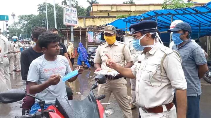 এ প্রসঙ্গে জেলা পুলিশ সুপার কামনাশীষ সেন জানিয়েছেন, করোনার তৃতীয় ঢেউকে আটকানোর লক্ষ্যেই আমরা বিভিন্ন ব্যবস্থা নিয়েছি।