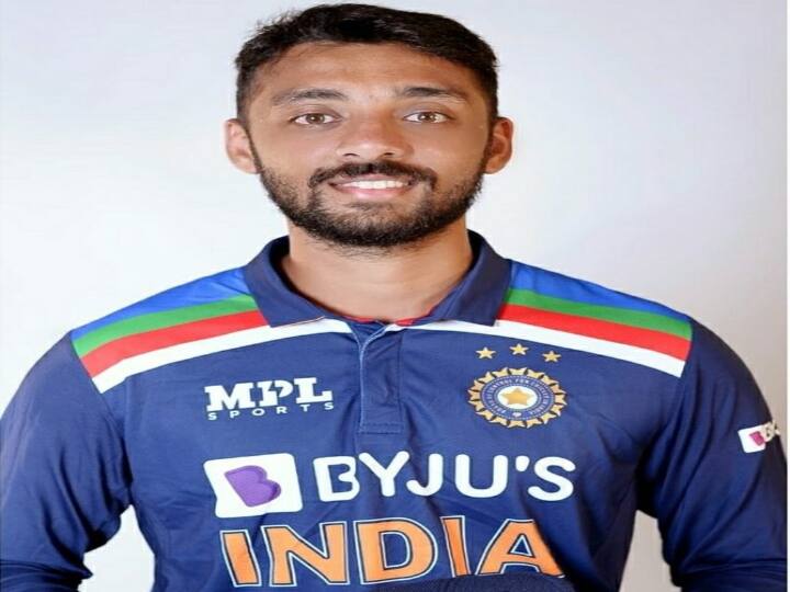 स्पिनर वरुण चक्रवर्ती भले ही ज्यादा विकेट लेने में सफल नहीं हुए और उन्हें टी20 सीरीज के शुरुआती दो मैचों में 2 विकेट ही मिले, लेकिन उनकी गेंदबाजी अच्छे स्तर की रही. ऐसे में उन्हें टी20 विश्वकप में टीम में शामिल किया जा सकता है.