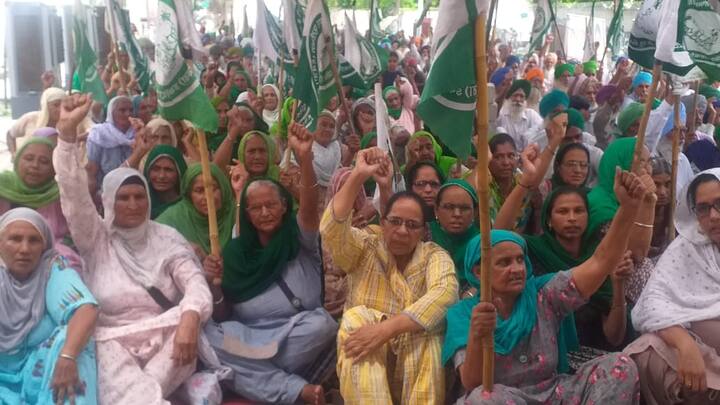 ਬੁਲਾਰਿਆਂ ਨੇ ਕਿਹਾ ਕਿ ਪਿਛਲੇ ਦਿਨੀਂ ਯੂਪੀ 'ਚ ਬੀਜੇਪੀ ਦੇ ਪ੍ਰਮਾਣਿਤ ਟਵਿੱਟਰ ਹੈਂਡਲ ਰਾਹੀਂ ਇੱਕ ਕਾਰਟੂਨ ਨਸ਼ਰ ਕੀਤਾ ਗਿਆ ਜਿਸ ਵਿੱਚ  ਕਿਸਾਨ ਅੰਦੋਲਨਕਾਰੀਆਂ ਨੂੰ 'ਚਮੜੀ ਉਧੇੜ ਦੇਣ' ਤੱਕ ਦੀਆਂ ਧਮਕੀਆਂ ਦਿੱਤੀਆਂ ਗਈਆਂ ਹਨ।