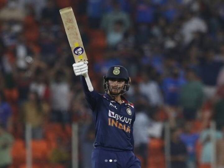 आईपीएल में शानदार प्रदर्शन करने वाले ईशान किशन ने श्रीलंका के खिलाफ डेब्यू मैच में शानदार अर्धशतकीय पारी खेली थी. इसके अलावा पहले टी20 मैच में उन्होंने 20 रनों की पारी खेली थी.