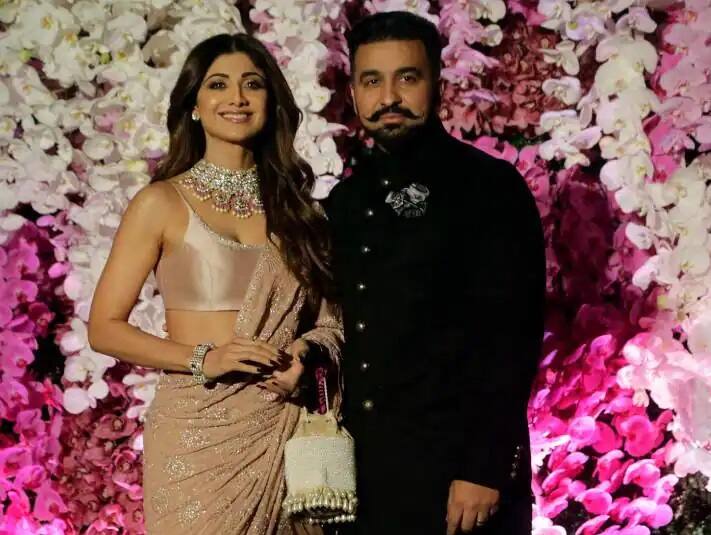 raj-kundra-proposed-to-shilpa-shetty-with-5-carats-diamond-ring ਪੰਜ ਕੈਰੇਟ ਹੀਰੇ ਦੀ ਅੰਗੂਠੀ ਦੇਖਦਿਆਂ ਹੀ ਇੰਪਰੈਸ ਹੋ ਗਈ ਸੀ ਸ਼ਿਲਪਾ ਸ਼ੈਟੀ, ਤੁਰੰਤ ਰਾਜ ਕੁੰਦਰਾ ਨੂੰ ਵਿਆਹ ਲਈ ਕਰ ਦਿੱਤੀ ਹਾਂ