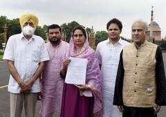 किसानों के मुद्दे पर अकाली दल सहित चार दलों का प्रतिनिधिमंडल राष्ट्रपति से मिला | हरसिमरत कौर ने जानें क्या कहा?