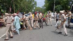 Farmers Protest: ਕਿਸਾਨ ਜਥੇਬੰਦੀਆਂ ਵੱਲੋਂ ਭਾਜਪਾ ਲੀਡਰ ਵਿਜੇ ਸਾਂਪਲਾ ਦਾ ਘਿਰਾਓ, ਵੇਖੋ ਤਸਵੀਰਾਂ