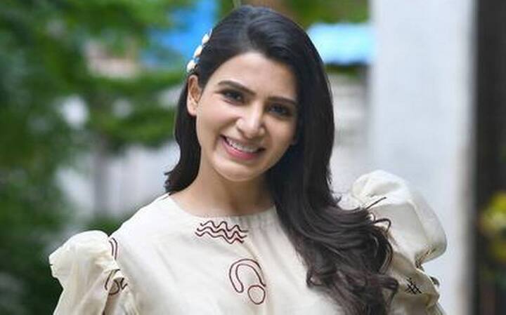 ఈ క్రమంలో ఆమె నటించిన సినిమాలు మంచి విజయాలను అందుకున్నాయి. ఓ పక్క నటిగా బిజీగా ఉంటూనే మరోపక్క తన వ్యాపారాలను కూడా మ్యానేజ్ చేసుకుంటుంది. తనకు సంబంధించిన విషయాలను ఎప్పటికప్పుడు సోషల్ మీడియాలో షేర్ చేస్తూ అభిమానులతో టచ్ లో ఉంటుంది. ఇదిలా ఉండగా.. తాజాగా ఆమె తన సోషల్ మీడియా అకౌంట్లలో ఇంటి పేరు 'అక్కినేని'ని తీసేసి అందరికీ షాకిచ్చింది. 