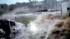 જૂનાગઢઃ પત્તાના મહેલની જેમ ધરાશાયી થઈ ગઈ પાણીની ટાંકી, દૂધની ડેરી અને વાહનોને નુકસાન