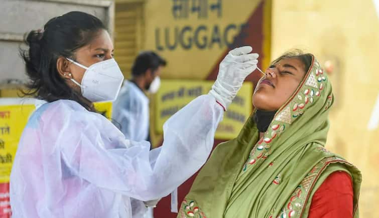 India reports 41 649 new COVID19 cases 37291 recoveries and 593 deaths in the last 24 hours Coronavirus Today : गेल्या 24 तासात देशात 41,649 रुग्णांची भर, 593 जणांचा मृत्यू