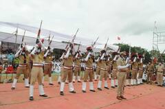 गणपतराव देशमुख यांच्या पार्थिवावर शासकीय इतमामात अंत्यसंस्कार, पाणावलेल्या डोळ्यांनी हजारो कष्टकऱ्यांनी दिला अखेरचा निरोप