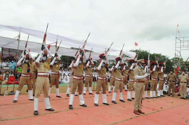 यावेळी 30 हजारापेक्षा जास्त कष्टकरी, शेतकरी वर्गाने साश्रूपूर्ण नयनांनी आपल्या लाडक्या नेत्याला अखेरचा निरोप दिला.