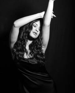 अलादीन फेम Avneet Kaur ने ब्लू ड्रेस में दिखाया अपना बेहद सिजलिंग अवतार, तस्वीरों ने उड़ाए फैन्स के होश