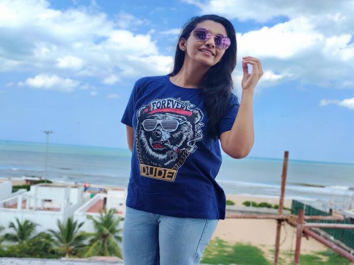 பெண்ணுடம்பில் காதல் எங்கு உள்ளது ஆண்தொடாத பாகம் தன்னில் உள்ளது நீ வரையத்தெரிந்த ஒரு நவீன கவிஞன்