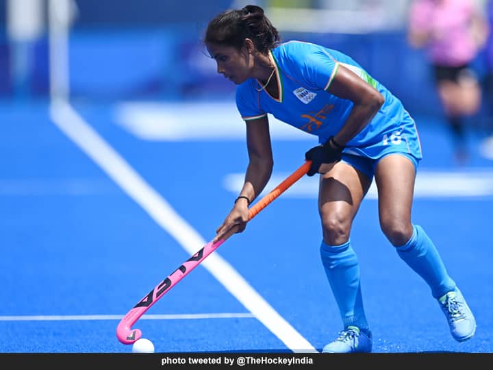 Vandana Katariya hat-trick keeps India alive with 4-3 win over South Africa Olympics Pool A Match Vandana Katariya Hat-Trick : वंदना कटारियाचा विक्रम, ऑलिम्पिकमध्ये गोलची हॅटट्रिक करणारी पहिली भारतीय महिला खेळाडू