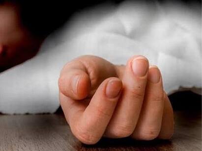 13-year-old Boy hangs self after mother scolds him for spends Rs 40,000 on online game Online Game : অনলাইন গেমে ৪০,০০০ টাকা খরচ ! মায়ের বকুনি শুনে আত্মঘাতী ছেলে