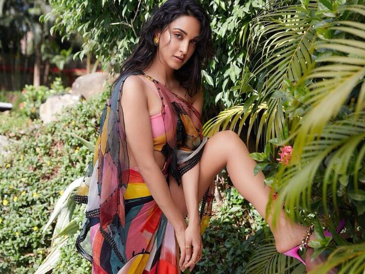 முதலில் ஒரு பிரபல பேபி கிரீம் விளம்பரத்திற்காக தனது தாயுடன் ஒரு விளம்பர படத்தில் நடித்தார். அப்போது, கியாராவிற்கு வயது 8 மாதங்கள் மட்டுமே.