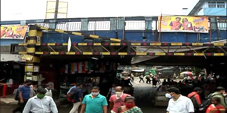 Policeman on duty stabbed under the Sealdah flyover গাড়ির কাগজ নিয়ে বচসা, শিয়ালদা ফ্লাইওভারের নীচে কর্তব্যরত পুলিশ কর্মীকে ছুরির কোপ