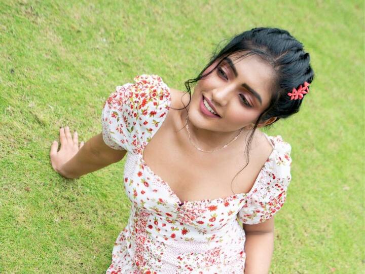 அட ஆத்தோட விழுந்த எல அந்த ஆத்தோட போவது போல் - நெஞ்சு ஒன்னோடுதான் பின்னோடுதே அட காலம் மறந்து காட்டு மரமும் பூக்கிறதே