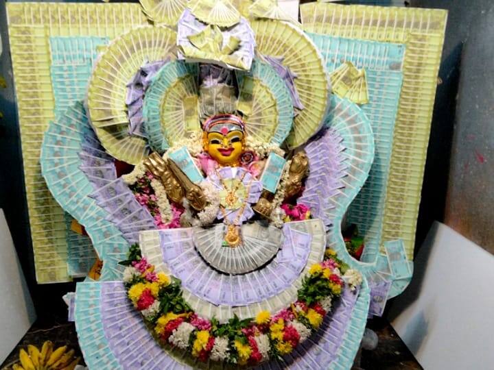 Karur Customs Adi Mariamman Decorated with money பச்சை... ஊதா... மஞ்சள்... ரூ.3லட்சம் மதிப்புள்ள ரூபாய் மாலையில் ஜொலித்த ஆதி மாரியம்மன்!