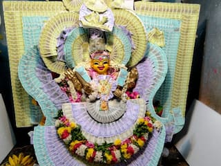 பச்சை... ஊதா... மஞ்சள்... ரூ.3லட்சம் மதிப்புள்ள ரூபாய் மாலையில் ஜொலித்த ஆதி மாரியம்மன்!