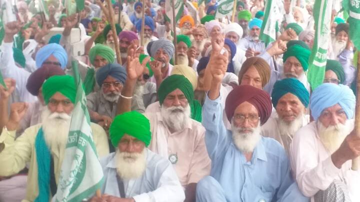 ਸੰਯੁਕਤ ਕਿਸਾਨ ਮੋਰਚੇ ਵੱਲੋਂ ਤਿੰਨ ਖੇਤੀ ਕਾਨੂੰਨਾਂ ਨੂੰ ਰੱਦ ਕਰਵਾਉਣ ਅਤੇ ਐਮਐਸਪੀ ਦੀ ਗਾਰੰਟੀ ਦੇਣ ਵਾਲਾ ਨਵਾਂ ਕਾਨੂੰਨ ਬਣਵਾਉਣ ਲਈ ਰੇਲਵੇ ਸਟੇਸ਼ਨ 'ਤੇ ਲਾਇਆ ਧਰਨਾ ਅੱਜ 304ਵੇਂ ਦਿਨ ਵੀ ਪੂਰੇ ਜੋਸ਼ ਤੇ ਉਤਸ਼ਾਹ ਨਾਲ ਜਾਰੀ ਰਿਹਾ। ਸੰਯੁਕਤ ਕਿਸਾਨ ਮੋਰਚੇ ਦੇ ਸੱਦੇ ਅਨੁਸਾਰ ਅੱਜ ਸ਼ਹੀਦ ਊਧਮ ਸਿੰਘ ਦਾ ਸ਼ਹੀਦੀ ਦਿਨ 'ਸਾਮਰਾਜ ਵਿਰੋਧੀ ਦਿਵਸ' ਵਜੋਂ ਮਨਾਇਆ ਗਿਆ।