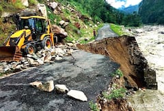 ભારે વરસાદે વરસાવ્યો કેર, પહાડ જાણે રોડ પર ધસી આવ્યાં, જુઓ લેન્ડસ્લાઇડનો લાઇવ વીડિયો