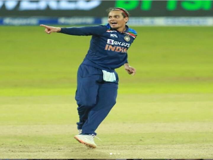 स्पिनर दीपक चाहर ने श्रीलंका दौरे पर अपनी गेंदबाजी से सभी को काफी प्रभावित किया है. उन्होंने श्रीलंका के खिलाफ दूसरे टी-20 में एक विकेट, जबकि तीसरे टी-20 में तीन विकेट हासिल किए थे. कई दिग्गज उनकी तुलना अफगानिस्तान के स्टार स्पिनर राशिद खान से भी कर रहे हैं.