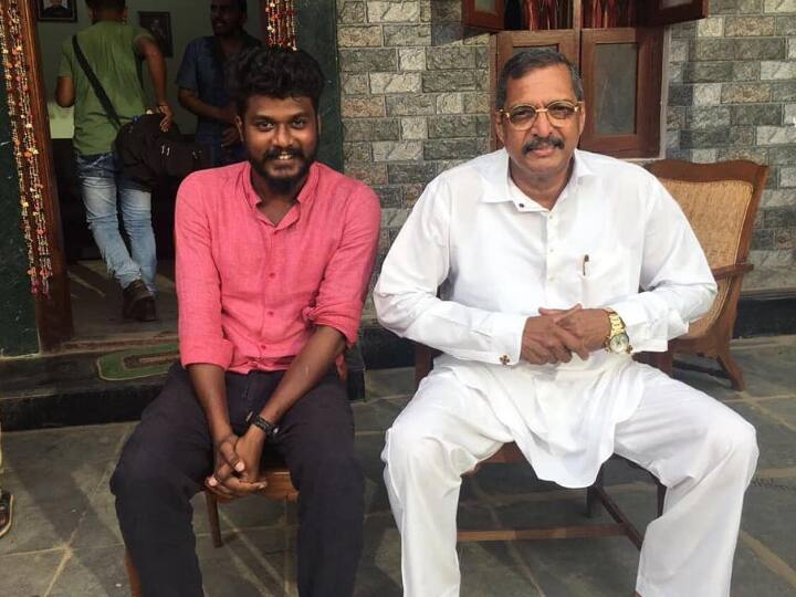 அவர் பீட்சா II: வில்லா படத்தின் மூலம் எழுத்தாளராக சினிமாவில் நுழைந்தார்