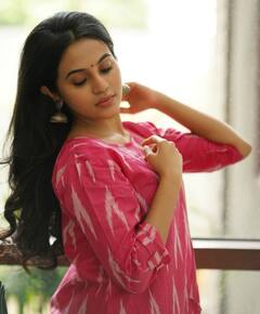 Bhavani Sre: அழகே பவானி ஸ்ரீ.. சூப்பர் கிளிக்ஸ்