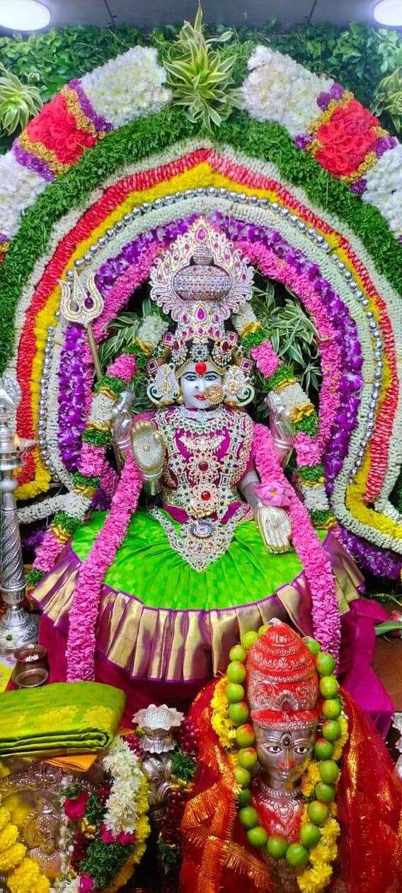 Indrakaran Reddy Worship Pics: చార్మినార్ భాగ్యలక్ష్మి అమ్మవారికి మంత్రి ఇంద్రకరణ్ రెడ్డి పట్టువస్త్రాలు