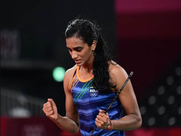 Tokyo Olympics Badminton Bronze Medal Match PV Sindhu wins vs He Bing Jiao PV Sindhu Wins Bronze Medal: ஒலிம்பிக் பேட்மிண்டன் - வெண்கலம் வென்றார் பி.வி.சிந்து!