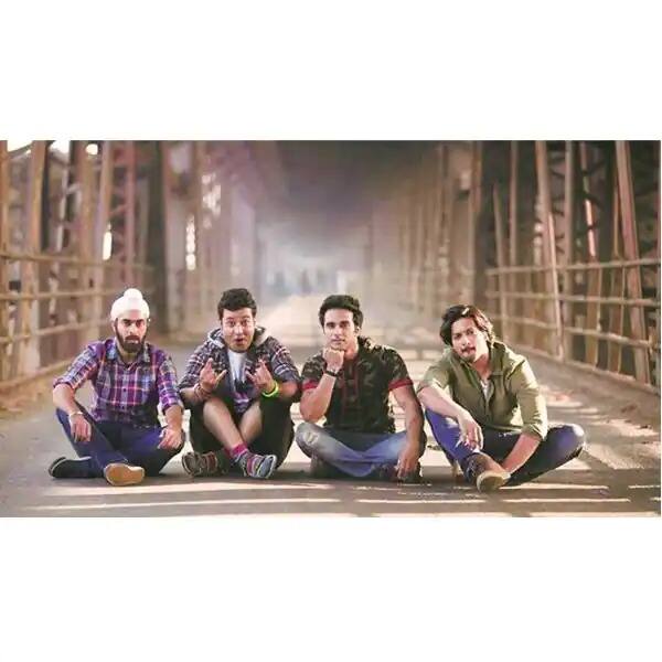 फिल्म 'फुकरे' के किरदारों ने भी दोस्ती बखूबी निभाई थी. इस फिल्म का अब तक 2 पार्ट रिलीज हो चुका है. ये दोनों ही फ़िल्में दर्शकों को खूब पसंद आई थी.