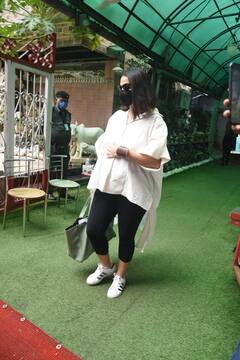 In Pics: महिला अस्पताल में चेक अप कराने पहुंचीं प्रेग्नेंट नेहा धूपिया ने फ्लॉन्ट किया बेबी बंप, यहां देखिए खूबसूरत तस्वीरें