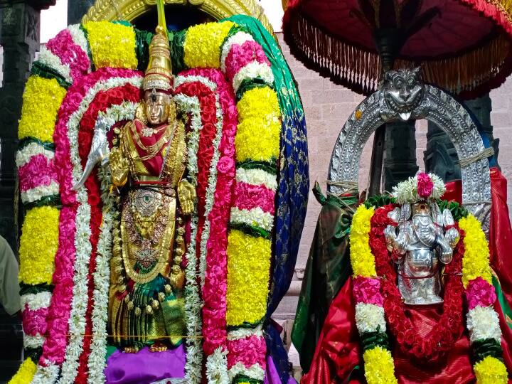 சிறப்பு அலங்காரத்தில் விநாயகர், பராசக்தி அம்மன்