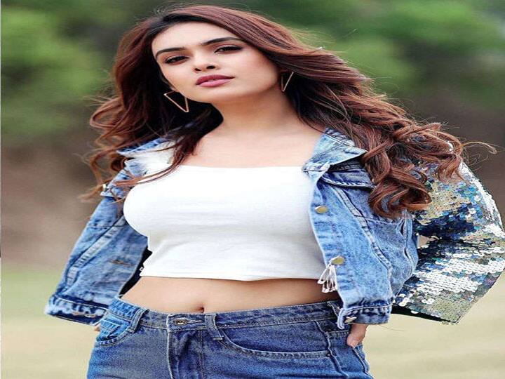 मीडिया रिपोर्ट की मानें तो मॉडल, एक्ट्रेस और फैशन ब्लॉगर नेहा मलिक बिग बॉस ओटीटी में बतौर कंटेस्टेंट हिस्सा लेती नजर आएंगी. नेहा के सोशल मीडिया पर बड़ी संख्या में फॉलोअर्स हैं और वो पंजाबी इंडस्ट्री में एक जाना-पहचाना नाम भी हैं.
