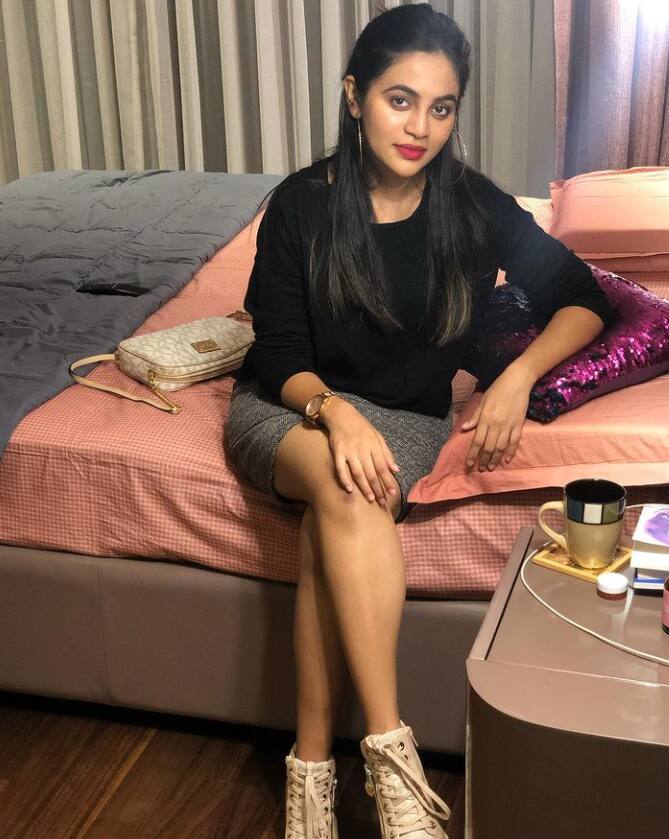 இனிப்பாய் என்னை நீ கவர்ந்தாயே இயல்பாய் மனதை திறந்தாயே