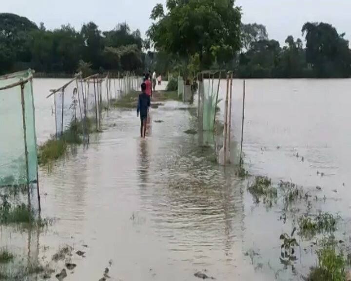 Khanaul Flood: ভয়াবহ বন্যা পরিস্থিতি খানাকুলে, বাঁধ ভাঙা জলে ভাসছে একাধিক এলাকা