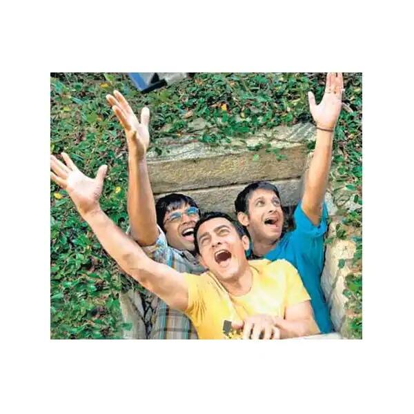 फिल्म '3 इडियट' में राजू, फरहान और रेंचो की दोस्ती बेहद पसंद की गई. यह फिल्म बॉक्स ऑफिस पर सुपरहिट साबित हुई थी.