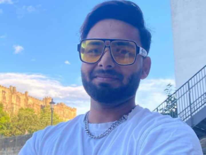 Rishabh Pants young fan receives birthday wish on tweeter after fans father asks him to do so  Rishabh Pant : एका छोट्या कृतीतून ऋषभ पंतनं सहा वर्षीय फॅनचा वाढदिवस केला 'खास', वाचा सविस्तर