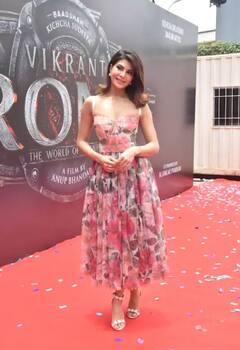 It's Costly: ਸਾਢੇ ਤਿੰਨ ਲੱਖ ਦੀ ਡਰੈੱਸ ਪਾ ਕੇ ਝੂਮਦੀ ਦਿਖੀ ਜੈਕਲੀਨ ਫਰਨਾਂਡੀਜ਼, ਇਥੇ ਦੇਖੋ ਫਲੋਰਲ ਡਰੈੱਸ ਦੀਆਂ ਖੂਬਸੂਰਤ ਤਸਵੀਰਾਂ