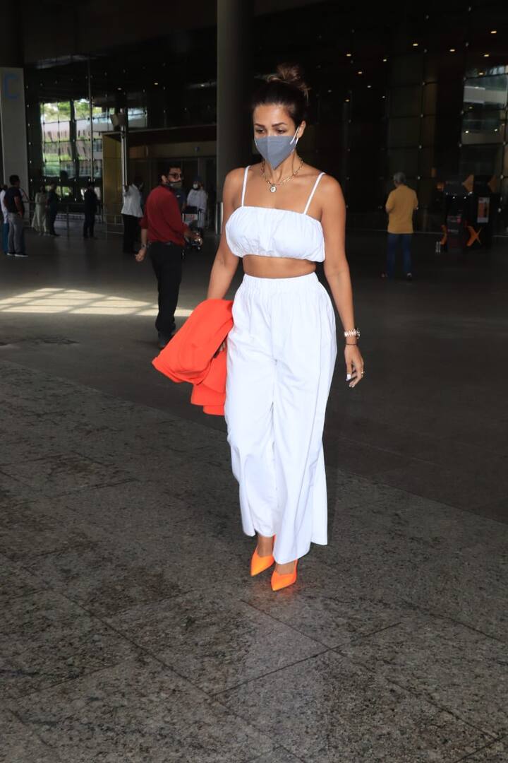इस दौरान मलाइका अरोड़ा के लुक के खूब चर्चे हो रहे हैं. (Photo Credit: Manav Manglani)