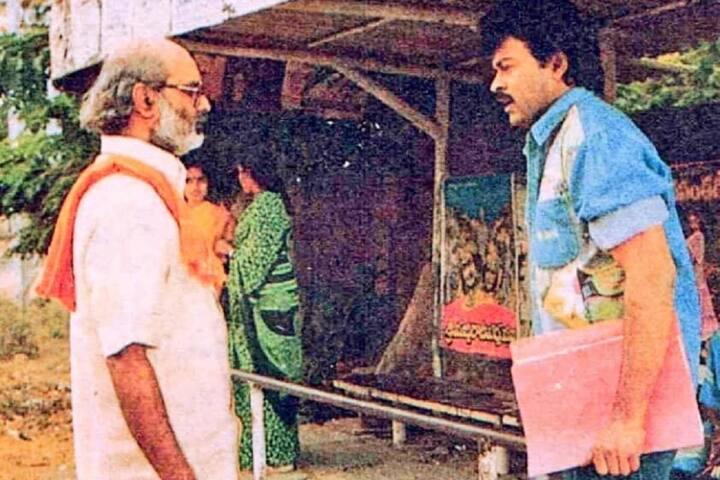 వందకి పైగా సినిమాలను డైరెక్ట్ చేసిన దర్శకేంద్రుడు రాఘవేంద్రరావు తొలిసారి నటుడిగా మారనున్నారు. 'పెళ్లి సందD' సినిమాలో ఆయన వశిష్ట అనే పాత్రలో కనిపించబోతున్నారు. రీసెంట్ గా ఆయన ఫస్ట్ లుక్ ను రివీల్ చేస్తూ చిన్న వీడియోను విడుదల చేశారు. ఇందులో రాఘవేంద్రరావుని స్టైలిష్ లుక్ లో చూపించి సినిమాపై బజ్ క్రియేట్ చేశారు. 