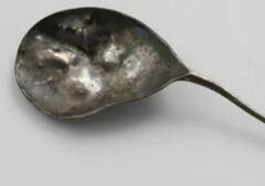 Online Auction: ఇదేందయ్యా బాబు.. గోల్డ్ స్పూన్  కాదు.. విరిగిపోయినా లక్షల్లో ధర.. అలా ఎలా?