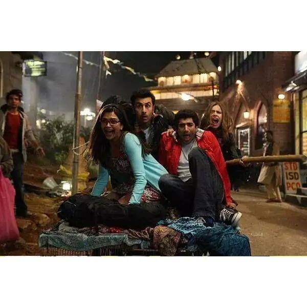 साल 2013 में रिलीज हुई फिल्म 'ये जवानी है दीवानी' में बनी, अदिति, अवि और नैना की दोस्ती को दिखाया गया है. इस फिल्म को खूब पसंद किया गया था.